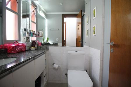 Apartamento à venda com 58m², 2 quartos e 1 vaga Apartamento à venda com 58m², 2 quartos e 1 vagaBanheiro
