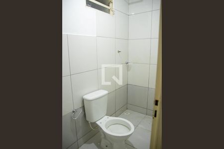 Banheiro de kitnet/studio para alugar com 1 quarto, 50m² em Vila Itatiaia, Goiânia