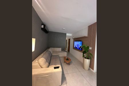 Sala de casa de condomínio à venda com 2 quartos, 203m² em Jacarepaguá, Rio de Janeiro