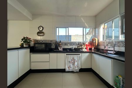 Casa para alugar com 440m², 5 quartos e 4 vagasCozinha 