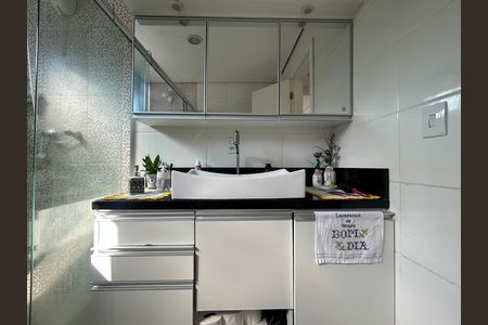 Casa para alugar com 440m², 5 quartos e 4 vagasBanheiro suíte 1