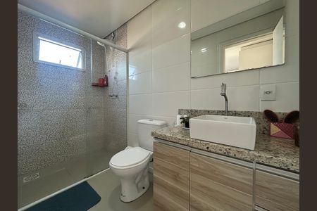 Casa para alugar com 440m², 5 quartos e 4 vagasBanheiro suíte 2