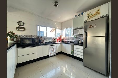 Casa para alugar com 440m², 5 quartos e 4 vagasCozinha 
