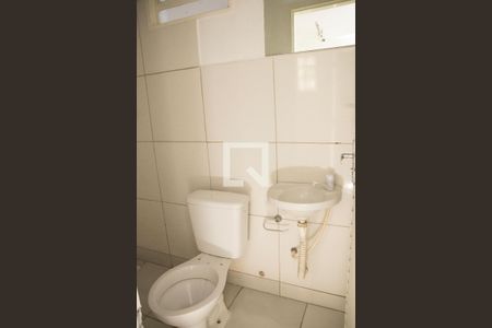 Banheiro de kitnet/studio para alugar com 1 quarto, 50m² em Vila Itatiaia, Goiânia
