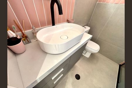 Apartamento à venda com 75m², 3 quartos e 2 vagas Apartamento à venda com 75m², 3 quartos e 2 vagasBanheiro 2