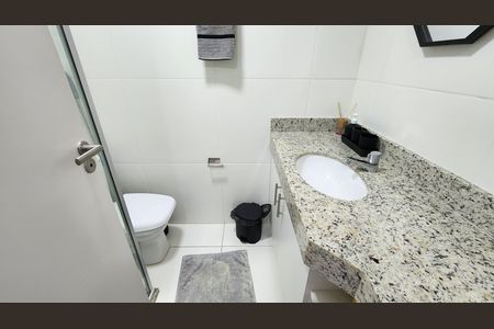 Banheiro  de kitnet/studio para alugar com 1 quarto, 25m² em Rio Vermelho, Salvador