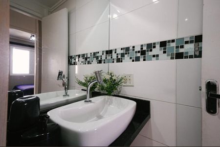 Apartamento à venda com 56m², 2 quartos e 1 vaga Apartamento à venda com 56m², 2 quartos e 1 vagaBanheiro