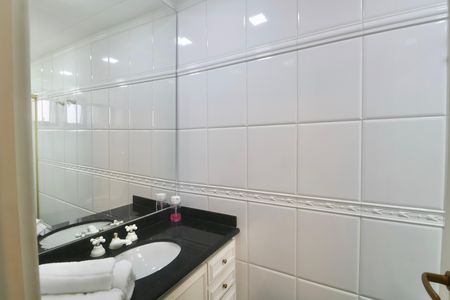 Banheiro Suíte 4 de apartamento para alugar com 4 quartos, 450m² em Balneario Guarujá, Guarujá
