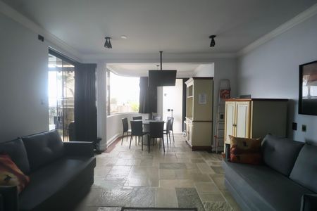 Apartamento para alugar com 450m², 4 quartos e 3 vagas Apartamento para alugar com 450m², 4 quartos e 3 vagasVaranda