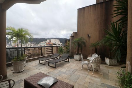 Apartamento para alugar com 450m², 4 quartos e 3 vagas Apartamento para alugar com 450m², 4 quartos e 3 vagasVaranda
