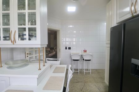 Apartamento para alugar com 450m², 4 quartos e 3 vagas Apartamento para alugar com 450m², 4 quartos e 3 vagasCozinha