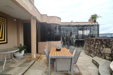 Apartamento para alugar com 450m², 4 quartos e 3 vagas Apartamento para alugar com 450m², 4 quartos e 3 vagasVaranda
