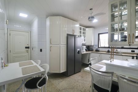 Apartamento para alugar com 450m², 4 quartos e 3 vagas Apartamento para alugar com 450m², 4 quartos e 3 vagasCozinha