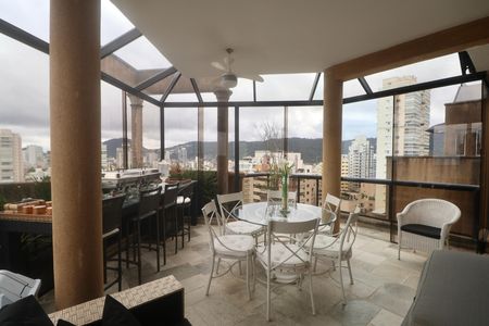 Varanda de apartamento para alugar com 4 quartos, 450m² em Balneario Guarujá, Guarujá