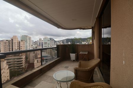 Apartamento para alugar com 450m², 4 quartos e 3 vagas Apartamento para alugar com 450m², 4 quartos e 3 vagasVaranda