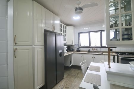 Apartamento para alugar com 450m², 4 quartos e 3 vagas Apartamento para alugar com 450m², 4 quartos e 3 vagasCozinha