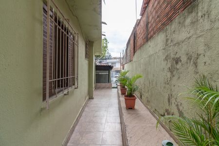 Casa à venda com 267m², 6 quartos e 3 vagas Casa à venda com 267m², 6 quartos e 3 vagasCorredor