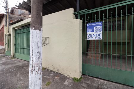 Casa à venda com 267m², 6 quartos e 3 vagas Casa à venda com 267m², 6 quartos e 3 vagasFachada