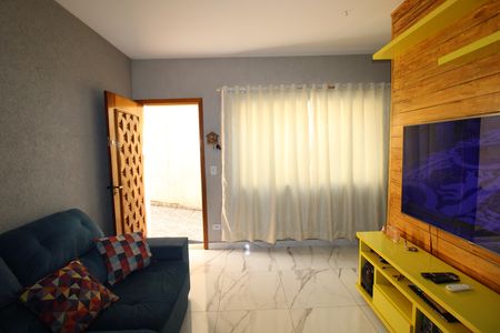 Sala de casa de condomínio para alugar com 2 quartos, 70m² em Vila Regina, São Paulo