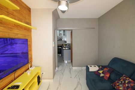 Sala de casa de condomínio para alugar com 2 quartos, 70m² em Vila Regina, São Paulo