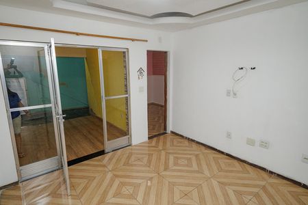 Casa para alugar com 100m², 2 quartos e 2 vagasSala