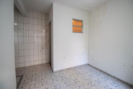 Sala de casa para alugar com 1 quarto, 50m² em Irajá, Rio de Janeiro
