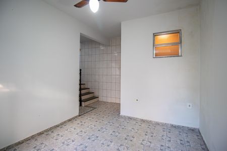Sala de casa para alugar com 1 quarto, 50m² em Irajá, Rio de Janeiro