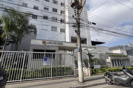 Apartamento à venda com 47m², 2 quartos e 1 vaga Apartamento à venda com 47m², 2 quartos e 1 vagaFachada com placa grande