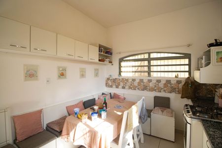 Casa à venda com 105m², 4 quartos e 1 vagaCozinha 