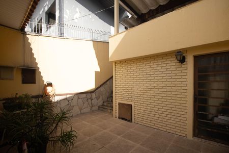 Casa à venda com 105m², 4 quartos e 1 vagaQuintal