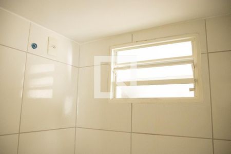 Banheiro de kitnet/studio para alugar com 1 quarto, 50m² em Vila Itatiaia, Goiânia