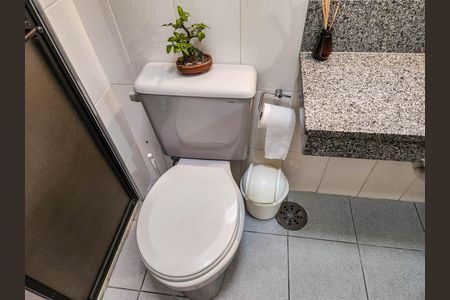 Banheiro Social de apartamento para alugar com 2 quartos, 86m² em São João, Jacareí
