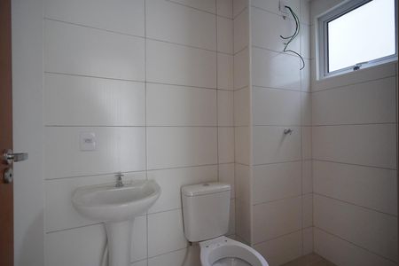 Banheiro de apartamento para alugar com 2 quartos, 49m² em Guarujá, Porto Alegre