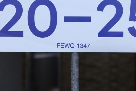 Casa para alugar com 182m², 3 quartos e 1 vagaPlaca instalada no portão do imóvel no dia 05.06.2026 - Código da placa: FEWQ-1347