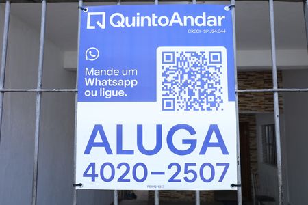 Casa para alugar com 182m², 3 quartos e 1 vagaPlaca instalada no portão do imóvel no dia 05.06.2026 - Código da placa: FEWQ-1347
