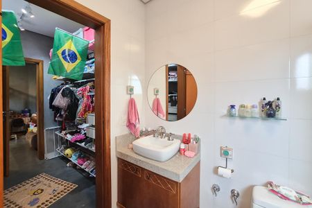 Casa à venda com 185m², 3 quartos e 4 vagas Casa à venda com 185m², 3 quartos e 4 vagasBanheiro da Suíte 3