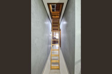 Casa à venda com 185m², 3 quartos e 4 vagas Casa à venda com 185m², 3 quartos e 4 vagasCorredor