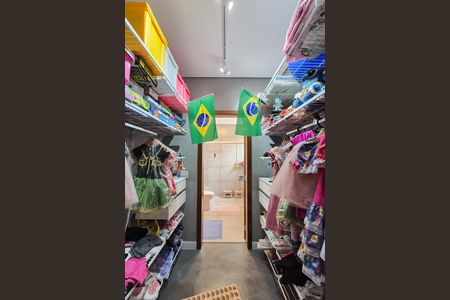 Casa à venda com 185m², 3 quartos e 4 vagas Casa à venda com 185m², 3 quartos e 4 vagasSuíte 3 - closet