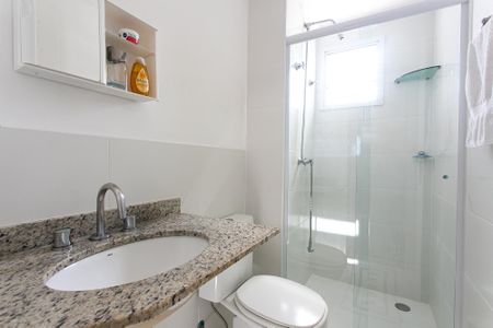 Apartamento para alugar com 60m², 2 quartos e 1 vaga Apartamento para alugar com 60m², 2 quartos e 1 vagaBanheiro da Suíte