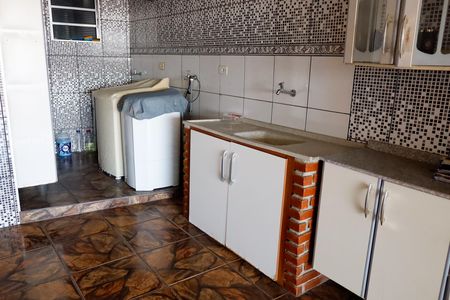 Casa à venda com 96m², 4 quartos e 2 vagas Casa à venda com 96m², 4 quartos e 2 vagasLavanderia