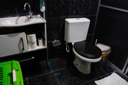 Casa à venda com 96m², 4 quartos e 2 vagas Casa à venda com 96m², 4 quartos e 2 vagasBanheiro da Suíte 2