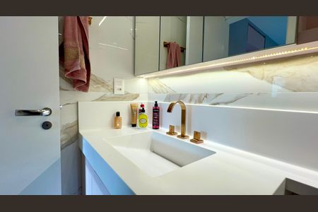 Apartamento à venda com 71m², 2 quartos e 1 vagaBanheiro da Suíte