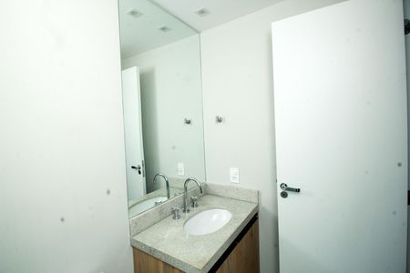 Apartamento à venda com 128m², 3 quartos e 3 vagas Apartamento à venda com 128m², 3 quartos e 3 vagasBanheiro da Suíte 2