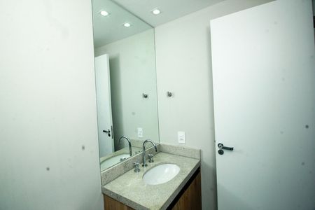 Apartamento à venda com 128m², 3 quartos e 3 vagas Apartamento à venda com 128m², 3 quartos e 3 vagasBanheiro da Suíte 2
