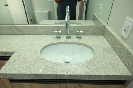 Apartamento à venda com 128m², 3 quartos e 3 vagas Apartamento à venda com 128m², 3 quartos e 3 vagasBanheiro da Suíte 1