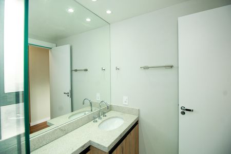 Apartamento à venda com 128m², 3 quartos e 3 vagas Apartamento à venda com 128m², 3 quartos e 3 vagasBanheiro da Suíte 1