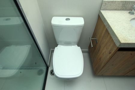 Apartamento à venda com 128m², 3 quartos e 3 vagas Apartamento à venda com 128m², 3 quartos e 3 vagasBanheiro da Suíte 2