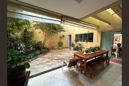 Casa à venda com 302m², 4 quartos e 5 vagas
