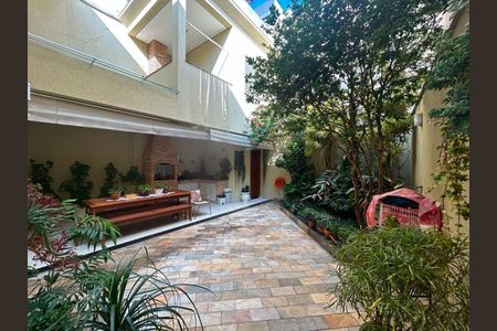 Casa à venda com 302m², 4 quartos e 5 vagas
