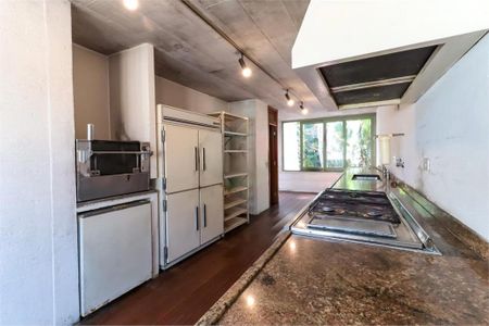 Casa para alugar com 348m², 4 quartos e 8 vagas